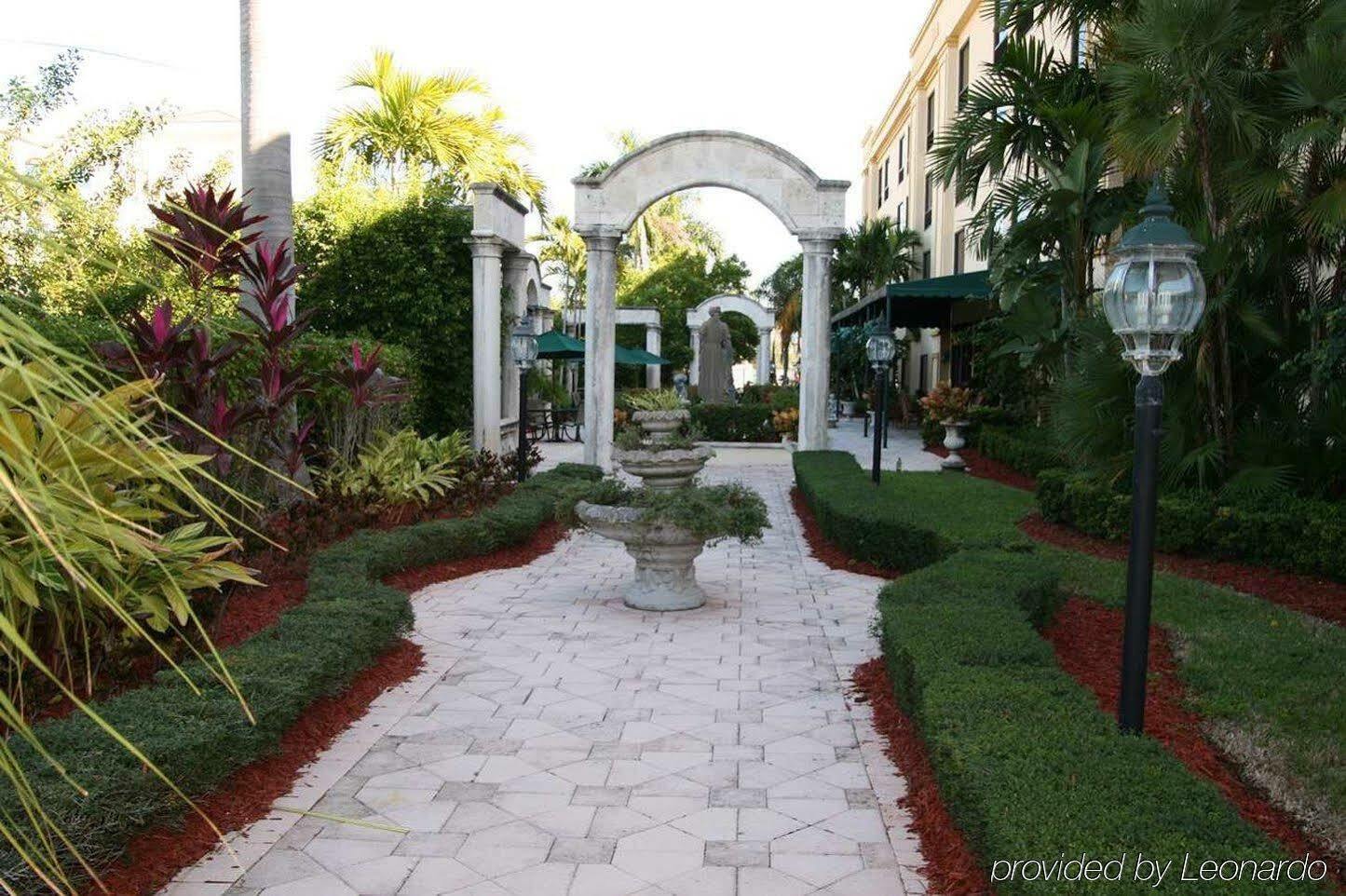 Hotel Hampton Palm Gardens